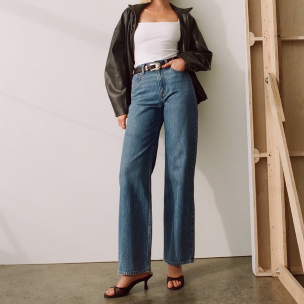 NWT Abercrombie & Fitch High Rise Loose Jean Medium Wash